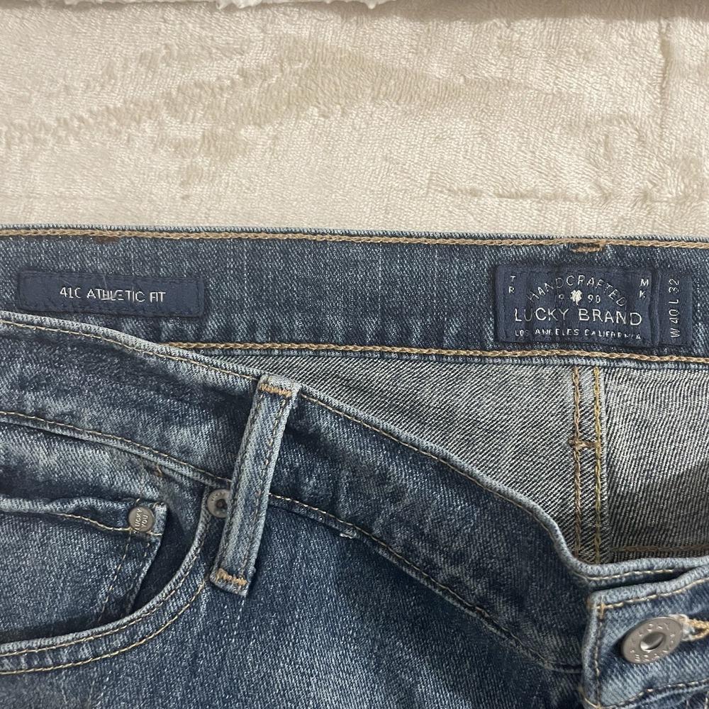 Lucky Brand Jeans Mens Size 40x32 410 Athletic Fit Straight Blue Denim Stretch - Picture 2 of 10